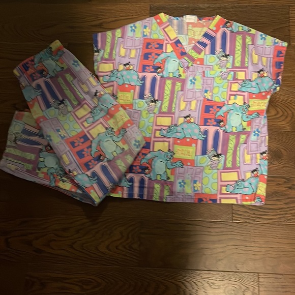 Juniors MONSTERS INC Large PAJAMA SET - Picture 3 of 5